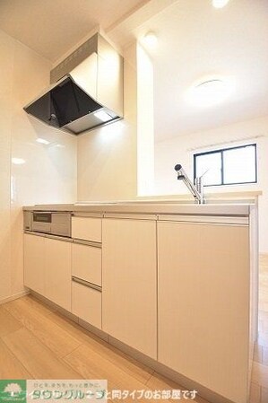 ルミエール鹿黒Bの物件内観写真